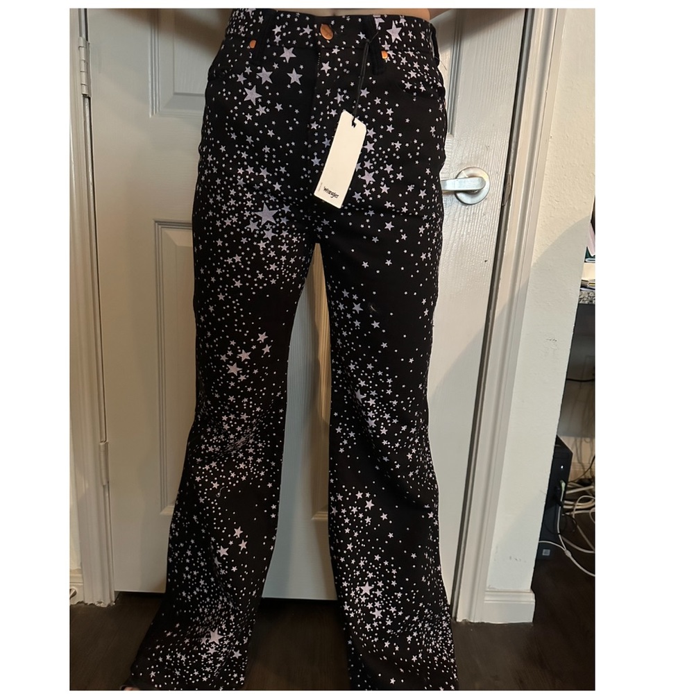 Wrangler 2000s core Star flare wide leg jeans. - Picture 2 of 3